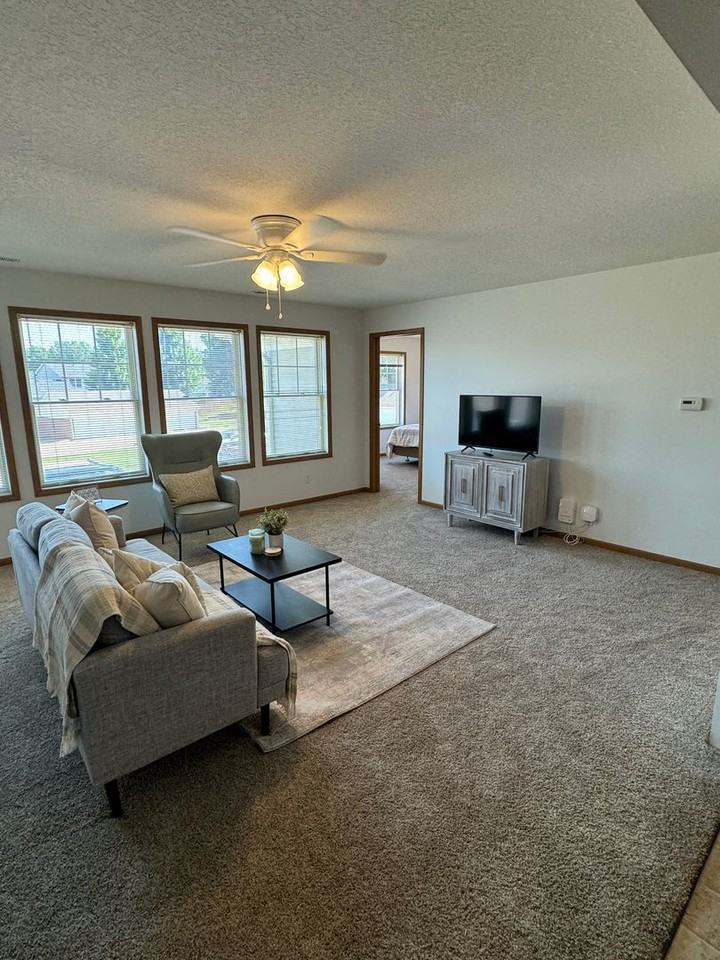 2321 Aspen Rd - Photo 5 of 15