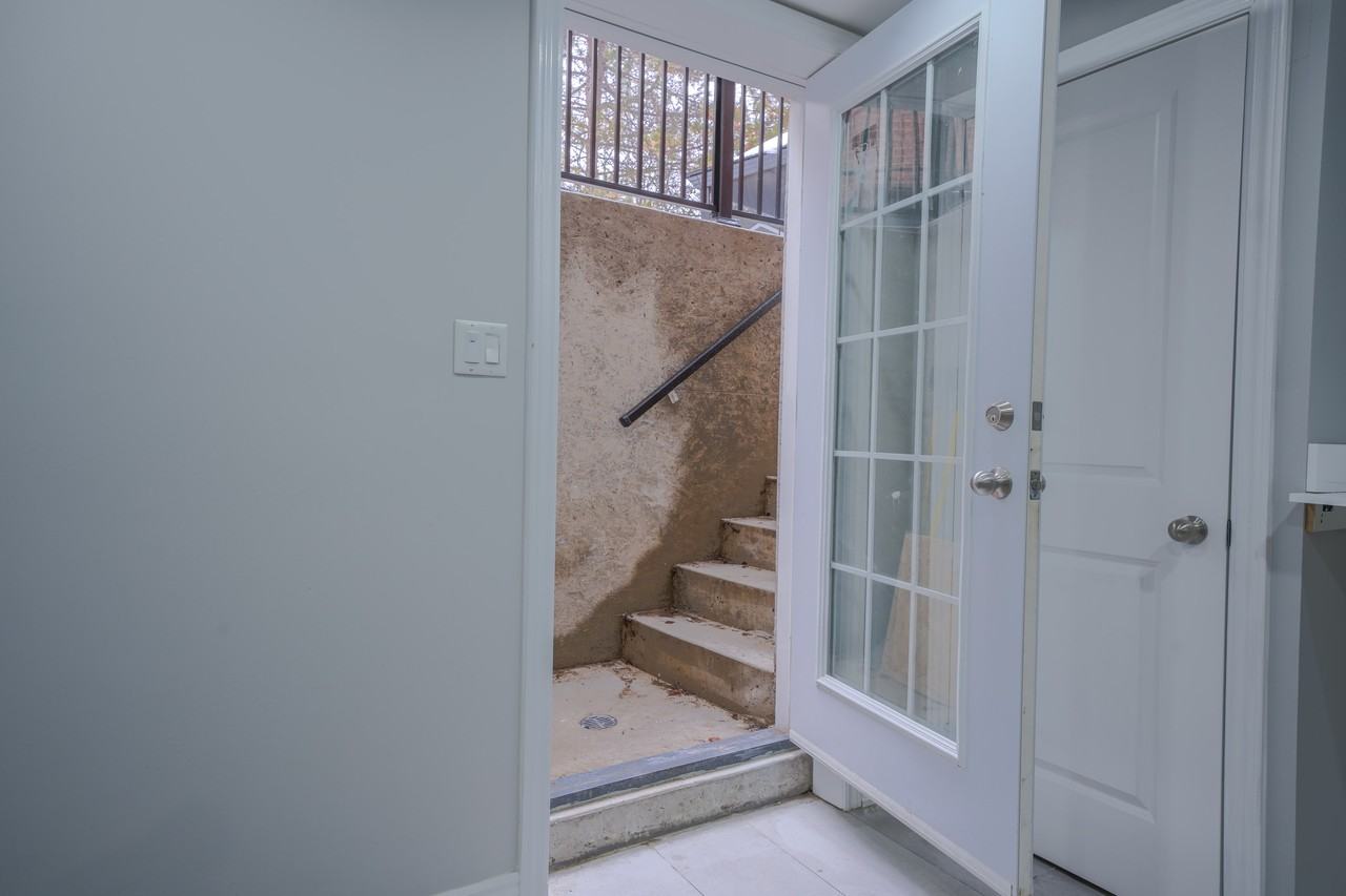2111 Lynn Heights Drive - Photo 3 of 9