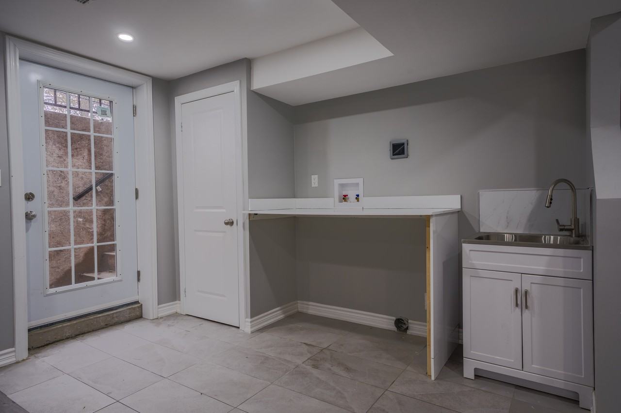2111 Lynn Heights Drive - Photo 4 of 9