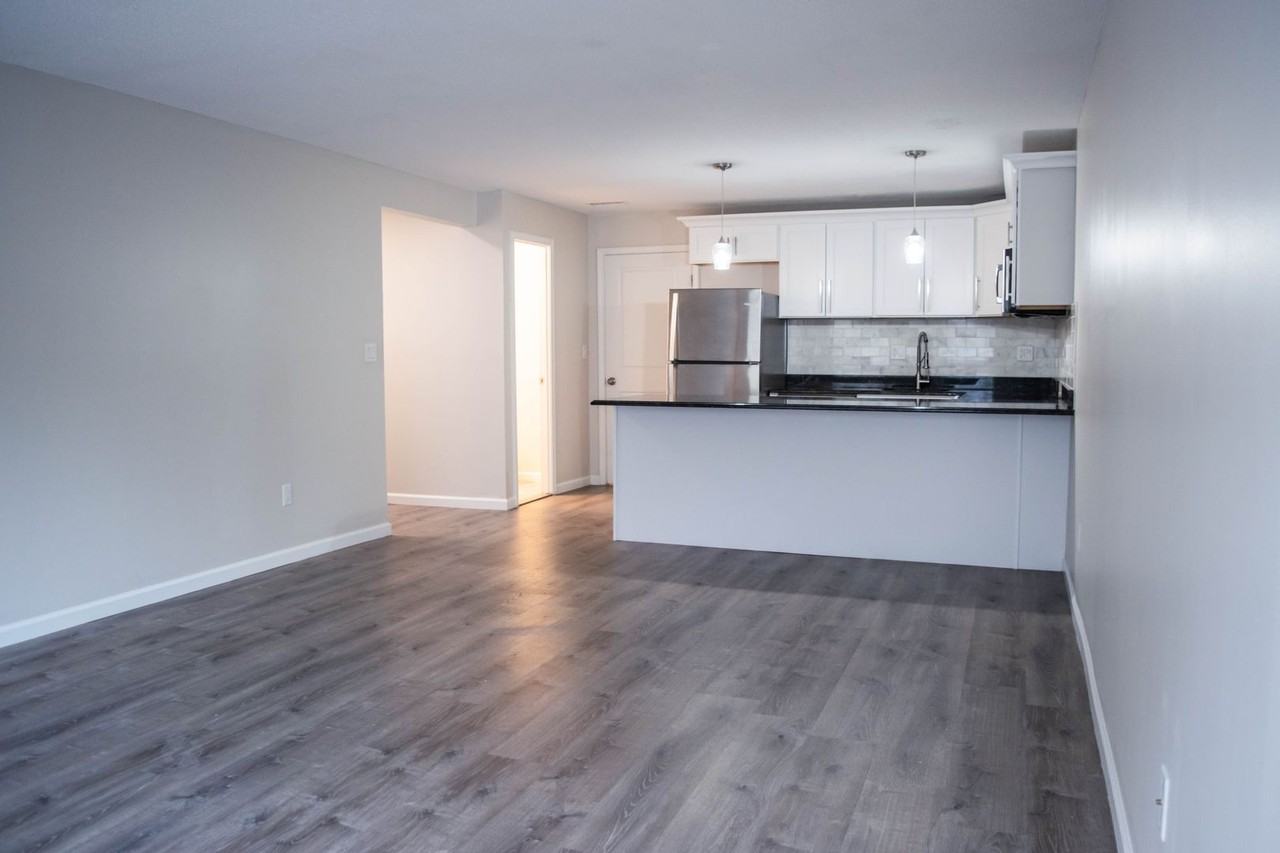467 Whalley Ave - Photo 2 of 17