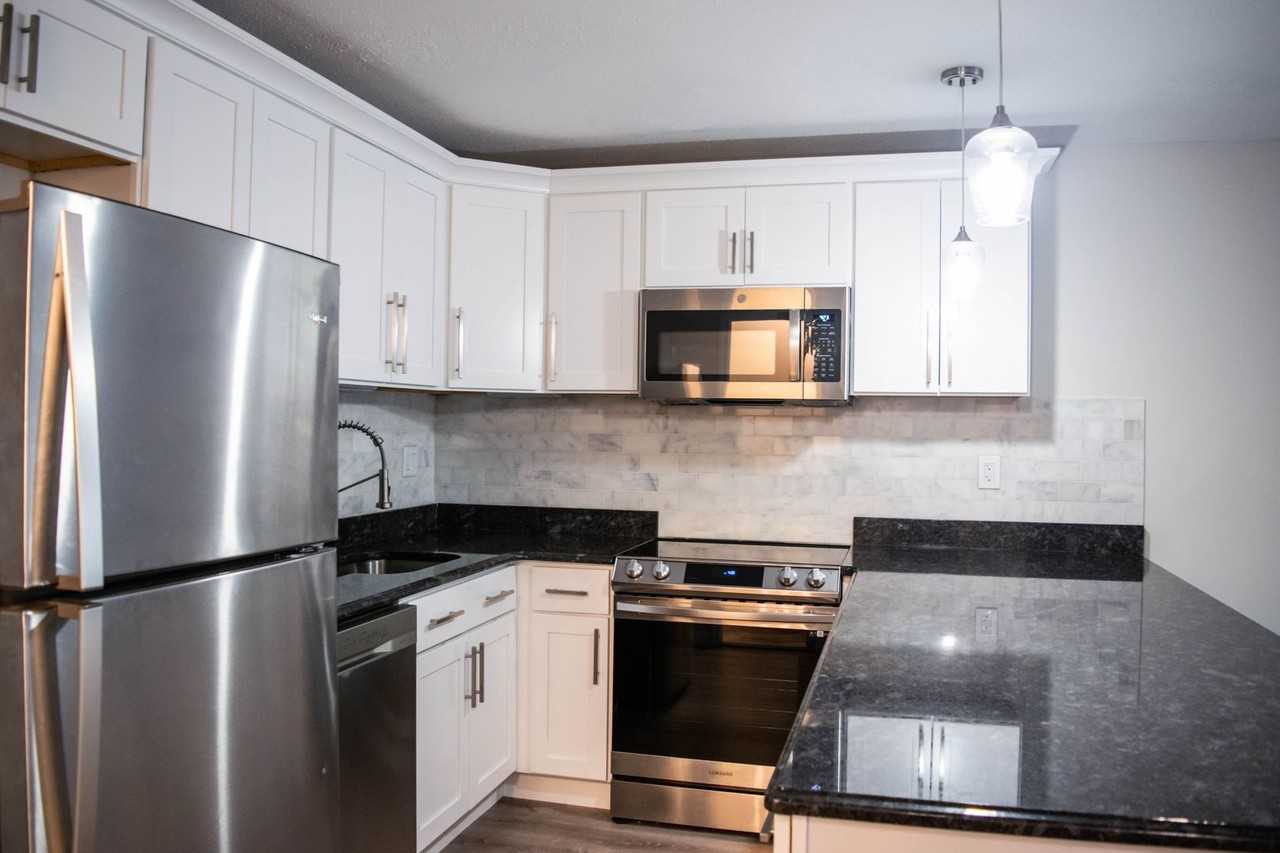 467 Whalley Ave - Photo 4 of 17