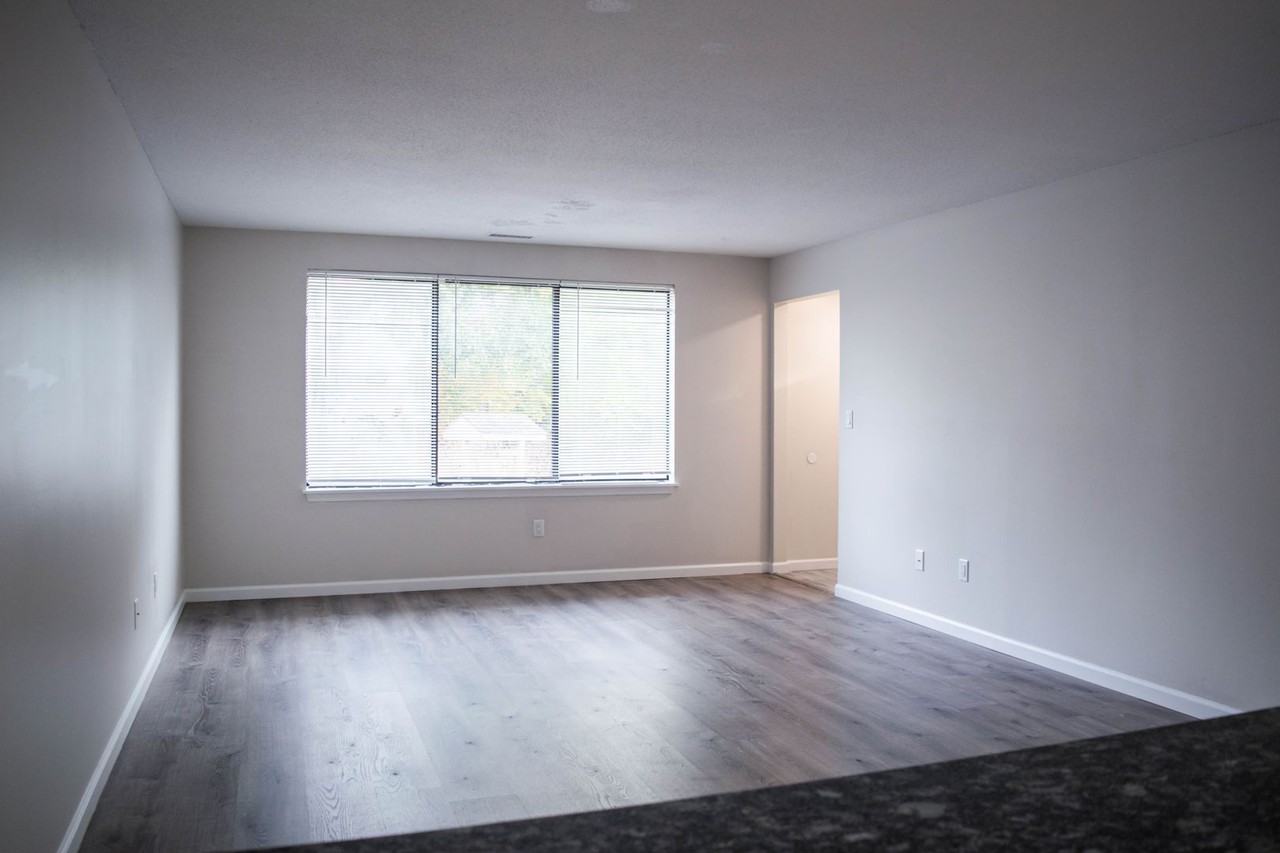 467 Whalley Ave - Photo 6 of 17