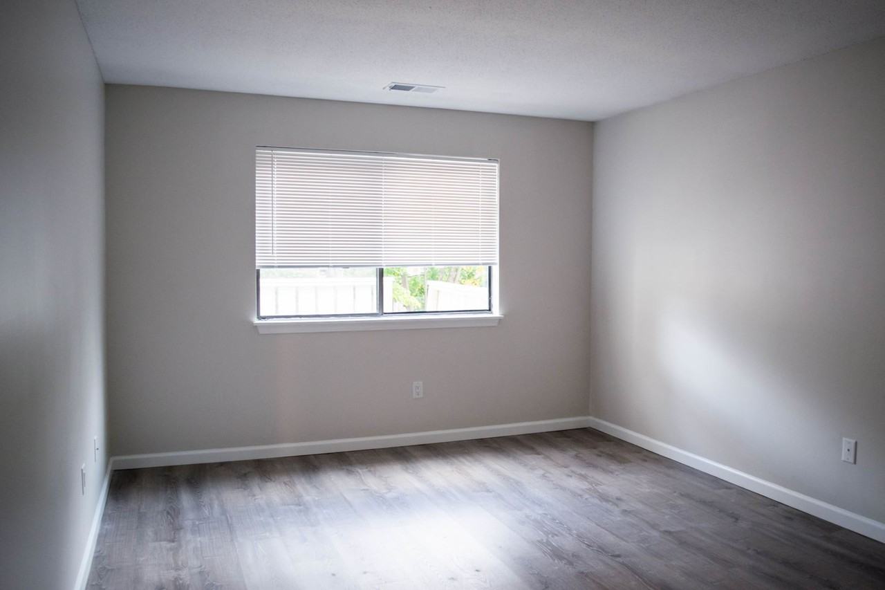 467 Whalley Ave - Photo 7 of 17