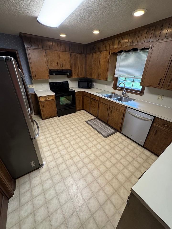 4580 Pennington Rd - Photo 4 of 20