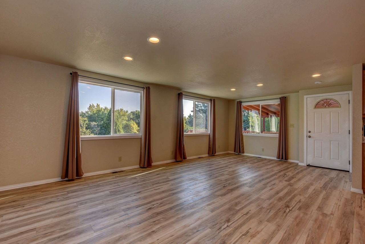 3075 Timber Line Rd - Photo 7 of 26