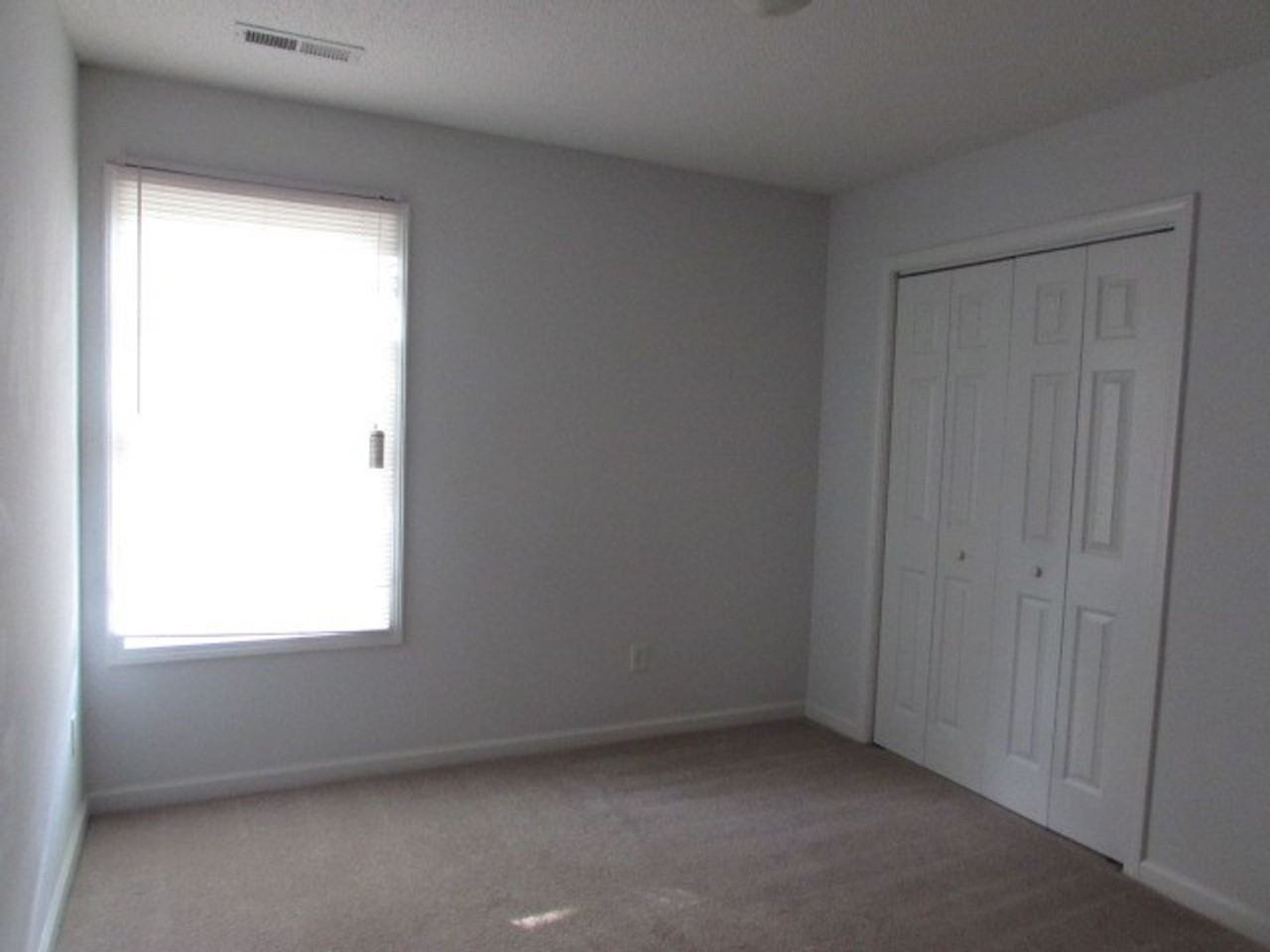 3240 Valencia Dr - Photo 4 of 8