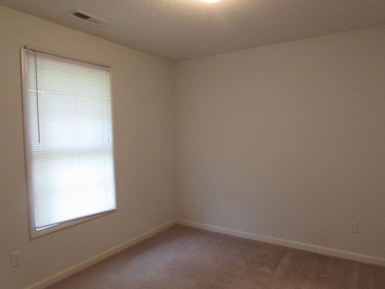 3240 Valencia Dr - Photo 6 of 8