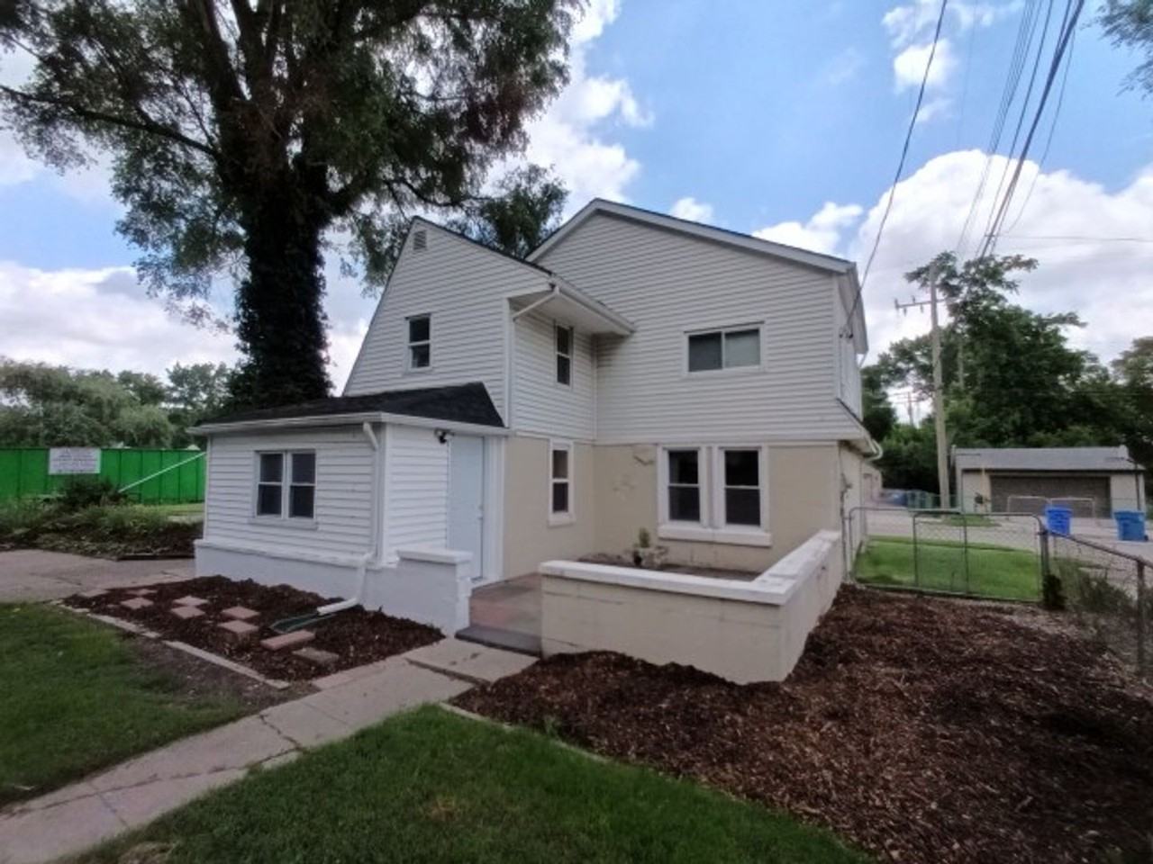 2044 Garrick Ave - Photo 2 of 28