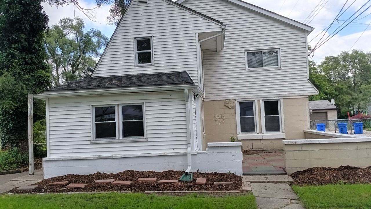 2044 Garrick Ave - Photo 3 of 28