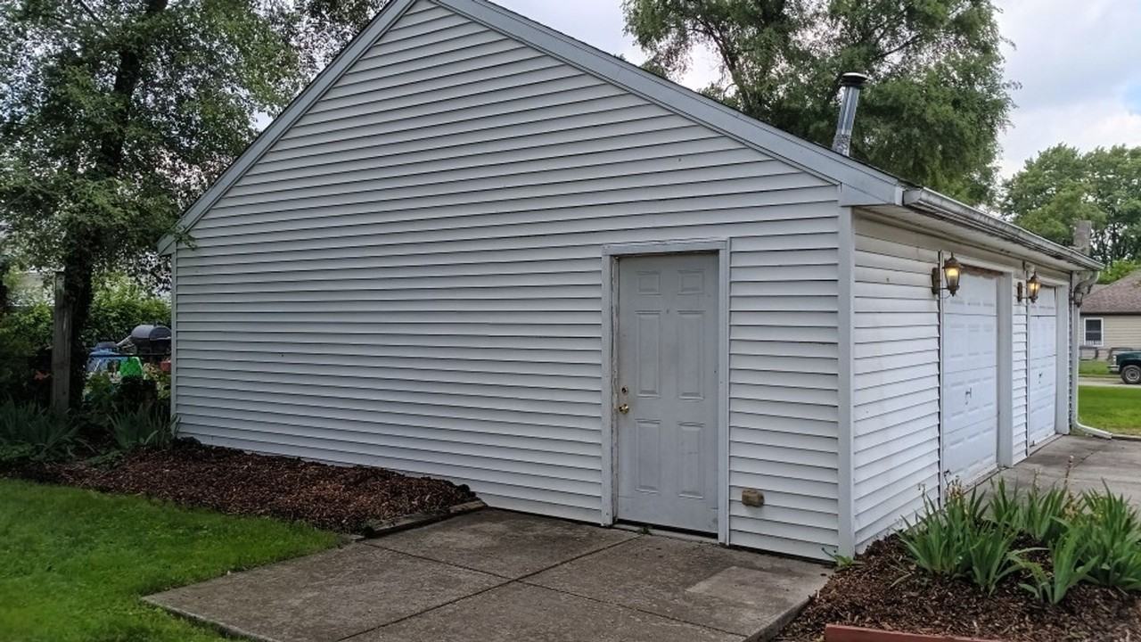 2044 Garrick Ave - Photo 4 of 28