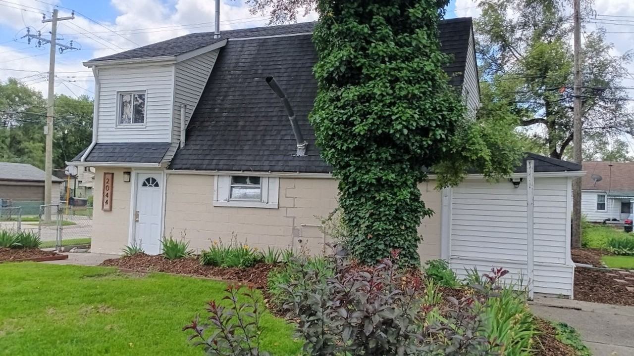 2044 Garrick Ave - Photo 6 of 28