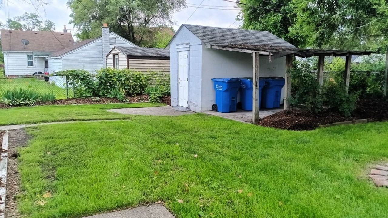 2044 Garrick Ave - Photo 7 of 28