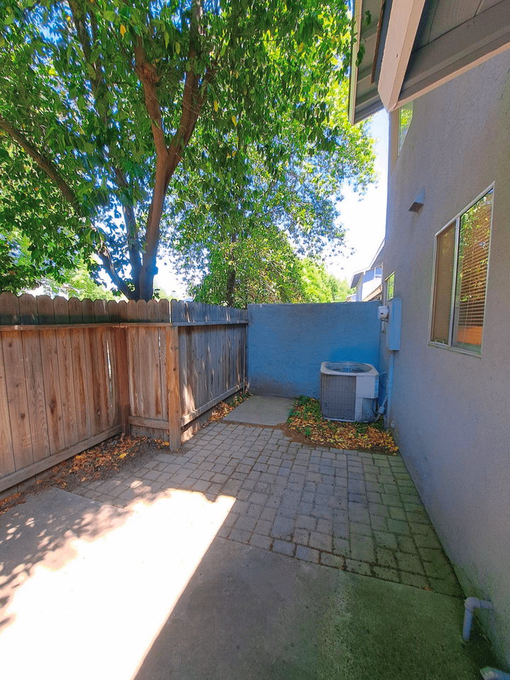 4779 N Cedar Ave #101 - Photo 5 of 12