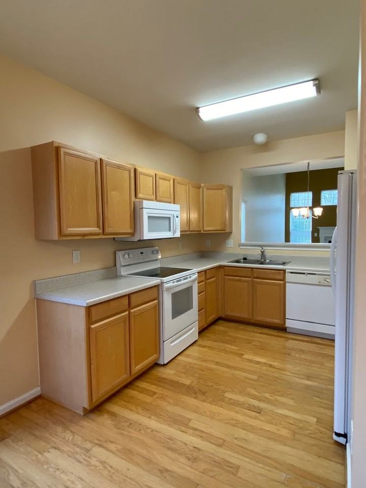 232 Hadley Commons Dr - Photo 5 of 20