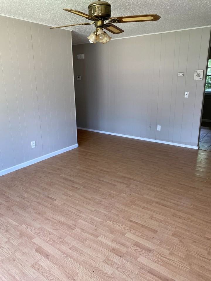 637 Royal Ave - Photo 3 of 9