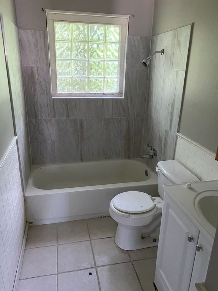637 Royal Ave - Photo 5 of 9