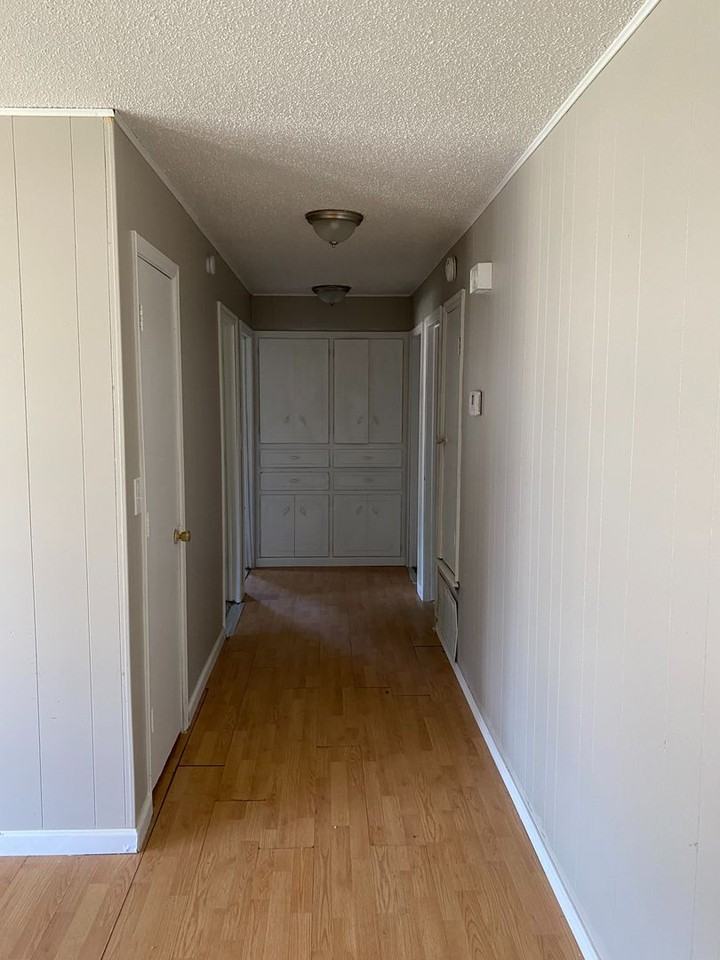 637 Royal Ave - Photo 6 of 9