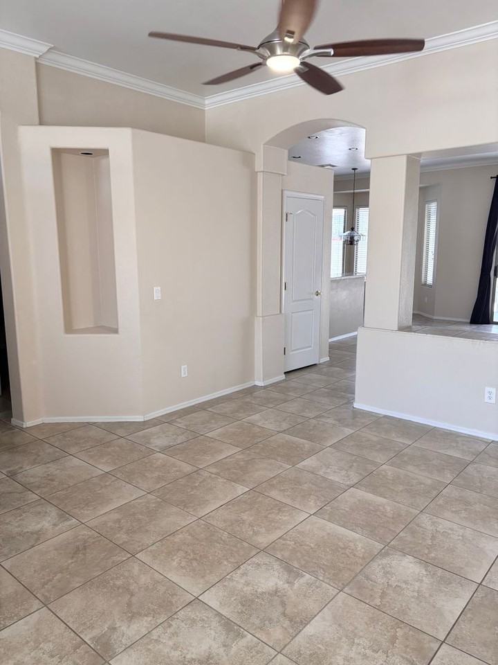 1083 W Aspen Ave - Photo 3 of 21