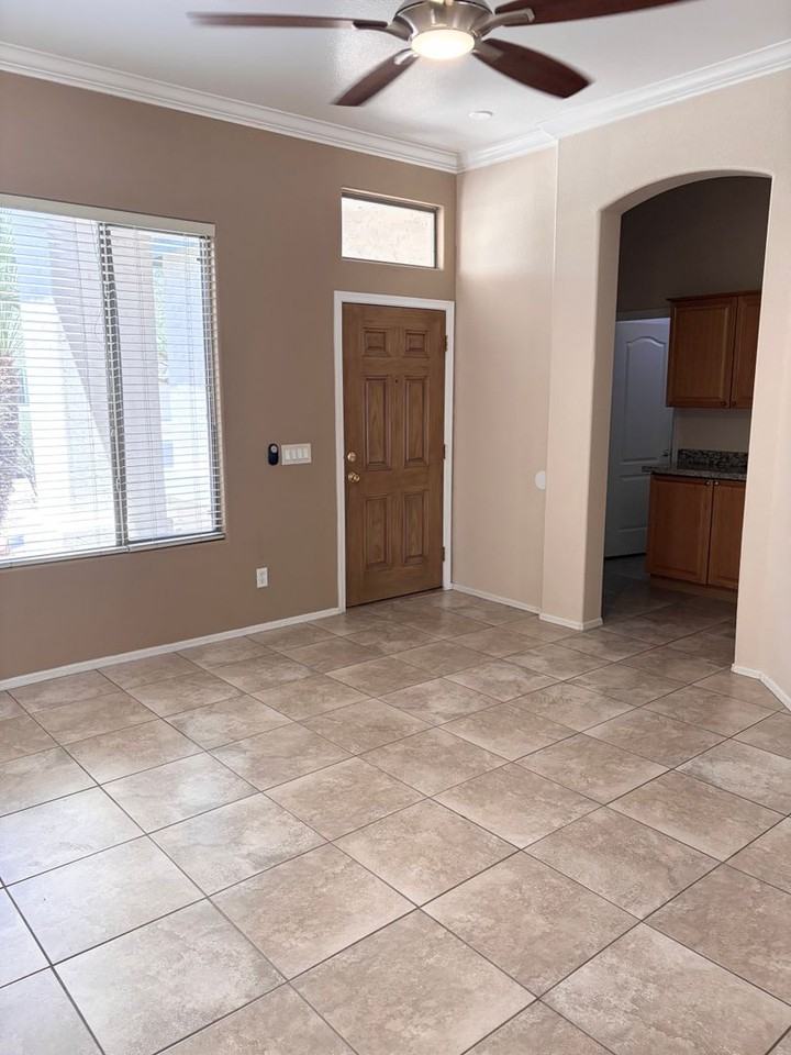 1083 W Aspen Ave - Photo 4 of 21