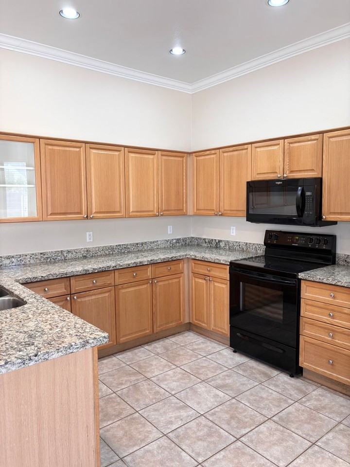 1083 W Aspen Ave - Photo 6 of 21