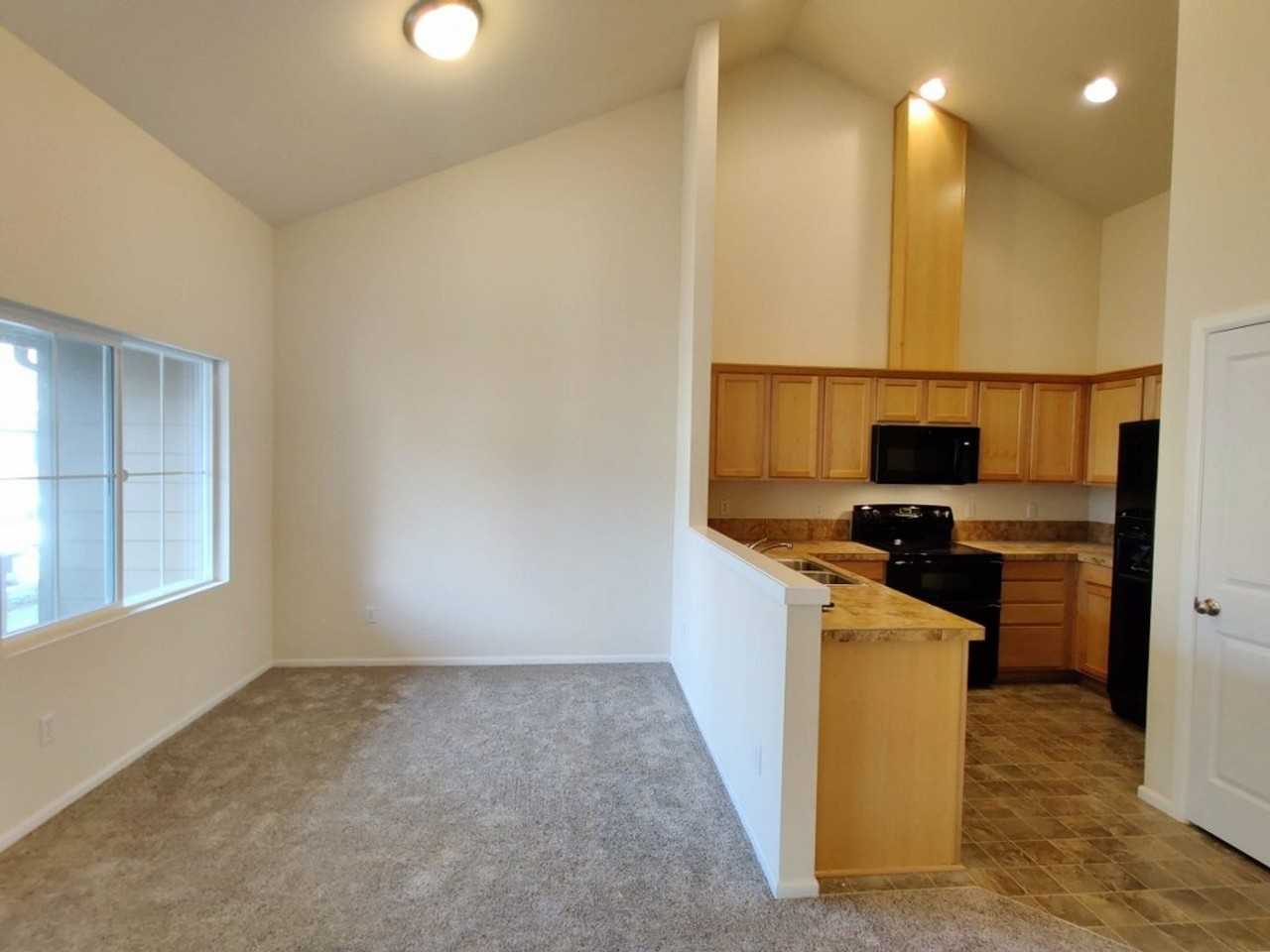6544 Indiana St Se - Photo 5 of 16
