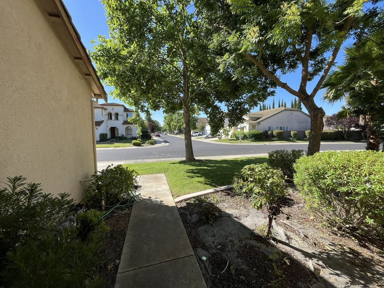 9740 Ruddy Duck Way - Photo 4 of 28