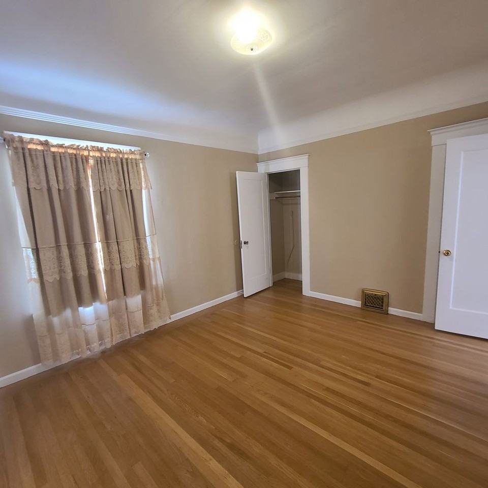 1698 10th Ave - Photo 5 of 23