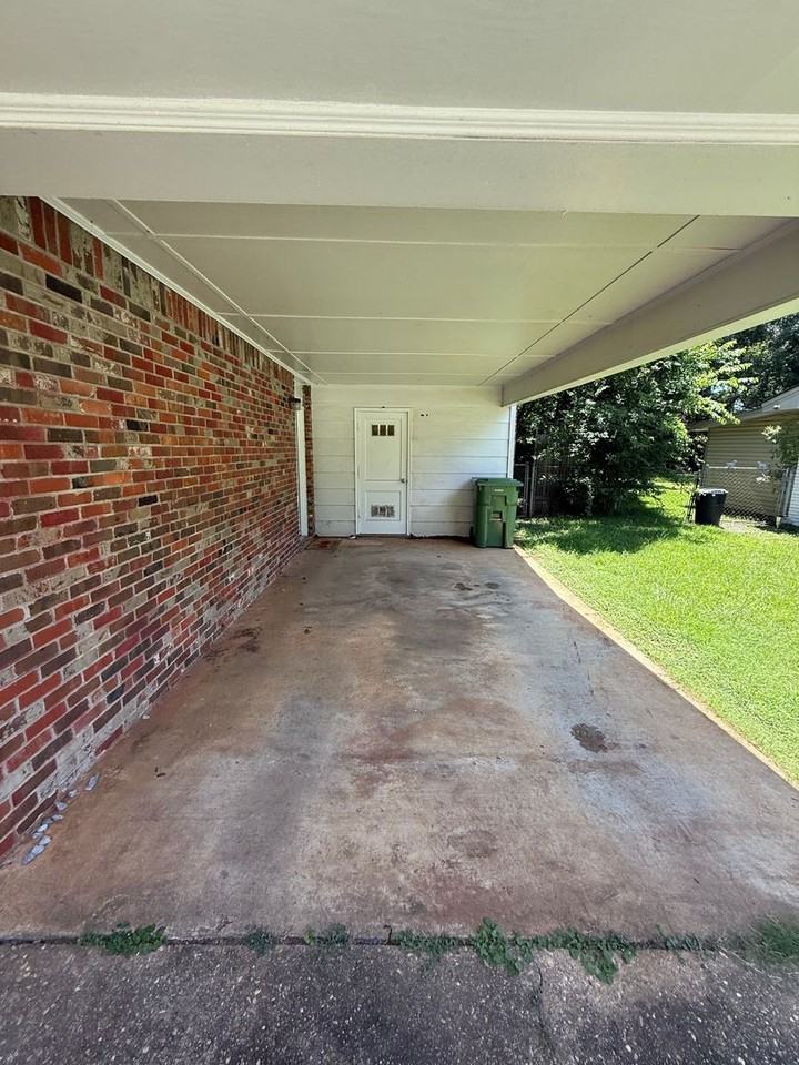 360 Oakwild Dr - Photo 3 of 13
