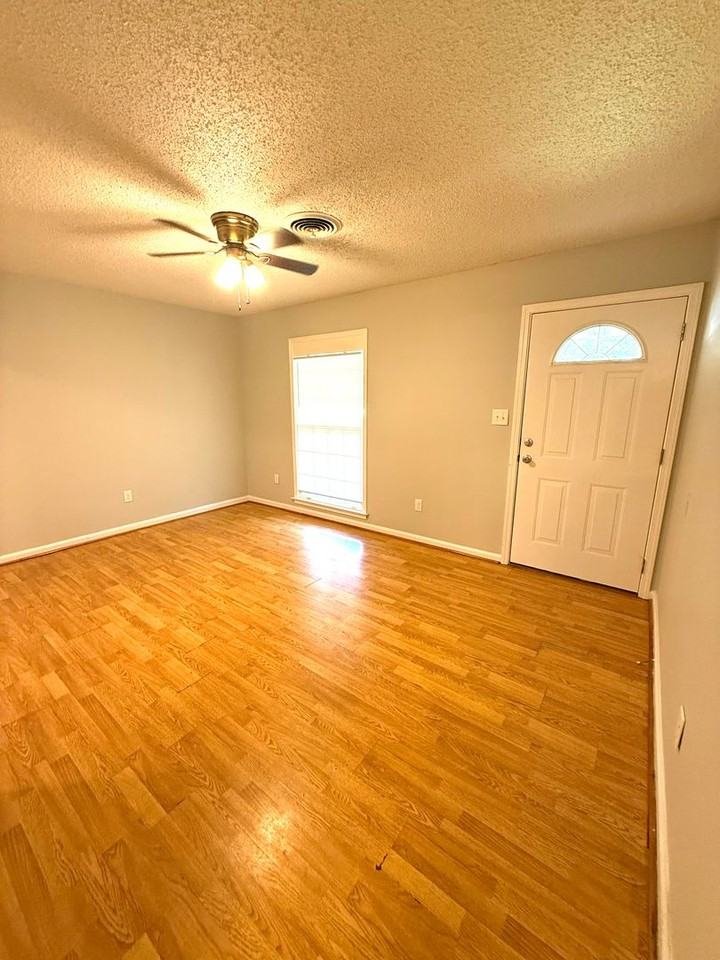 360 Oakwild Dr - Photo 5 of 13