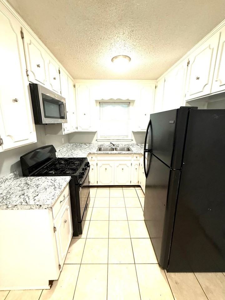 360 Oakwild Dr - Photo 7 of 13