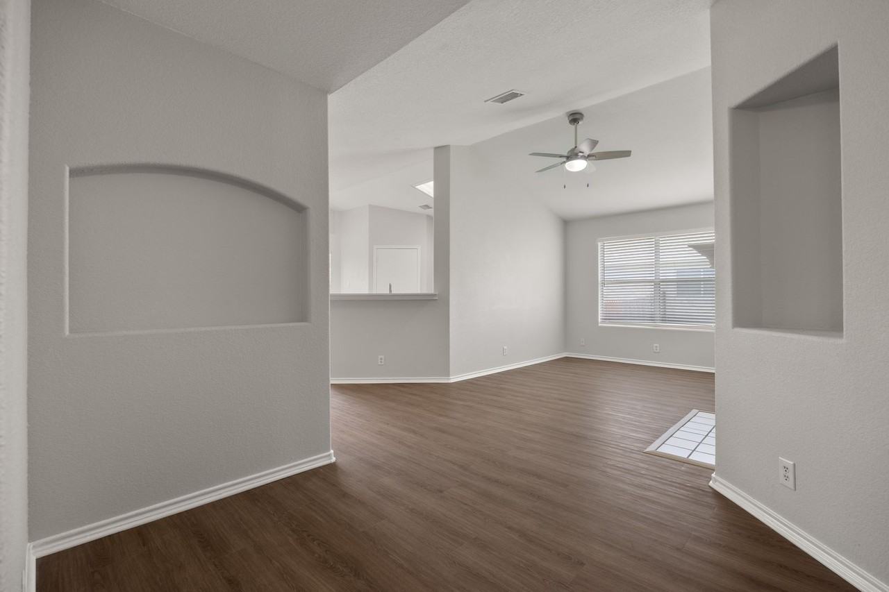 16702 Shipshaw River Dr - Photo 2 of 17