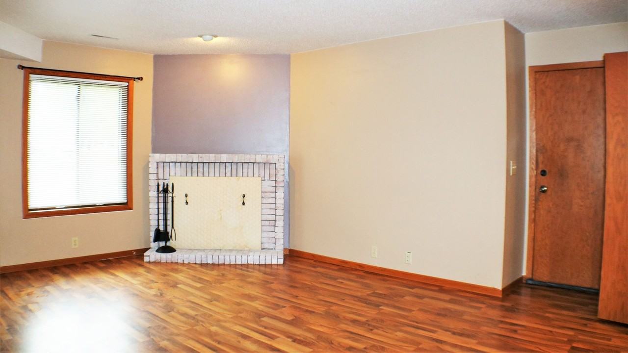 2050 Holiday Rd - Photo 4 of 28