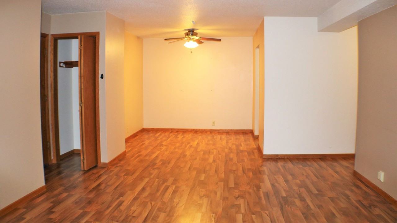 2050 Holiday Rd - Photo 5 of 28