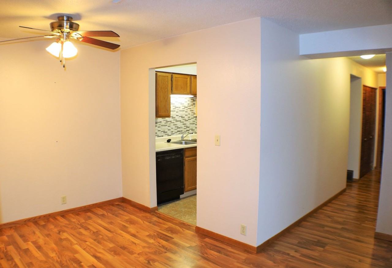 2050 Holiday Rd - Photo 6 of 28