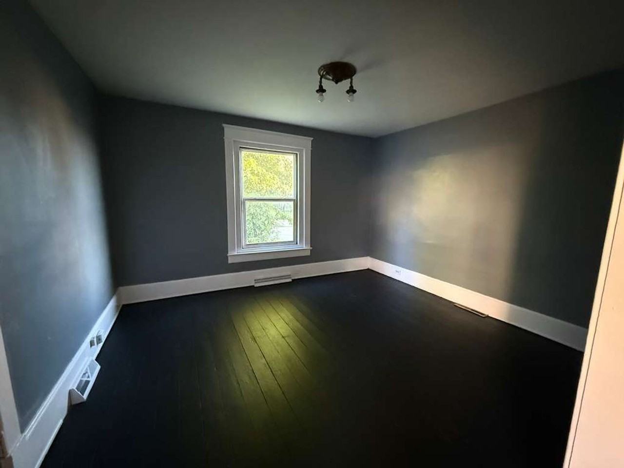 160 Hancock St - Photo 4 of 7