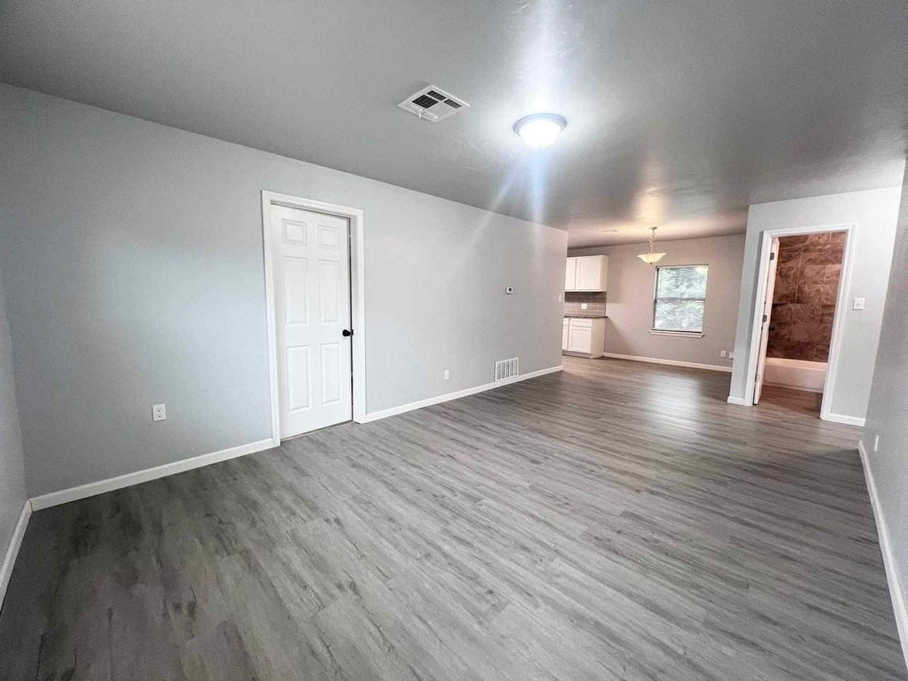 3133 Nw 32nd St - Photo 3 of 19