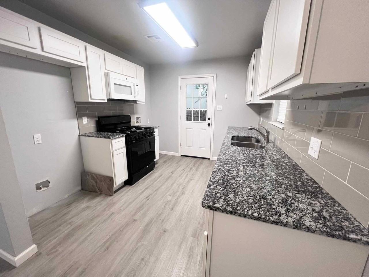 3133 Nw 32nd St - Photo 6 of 19