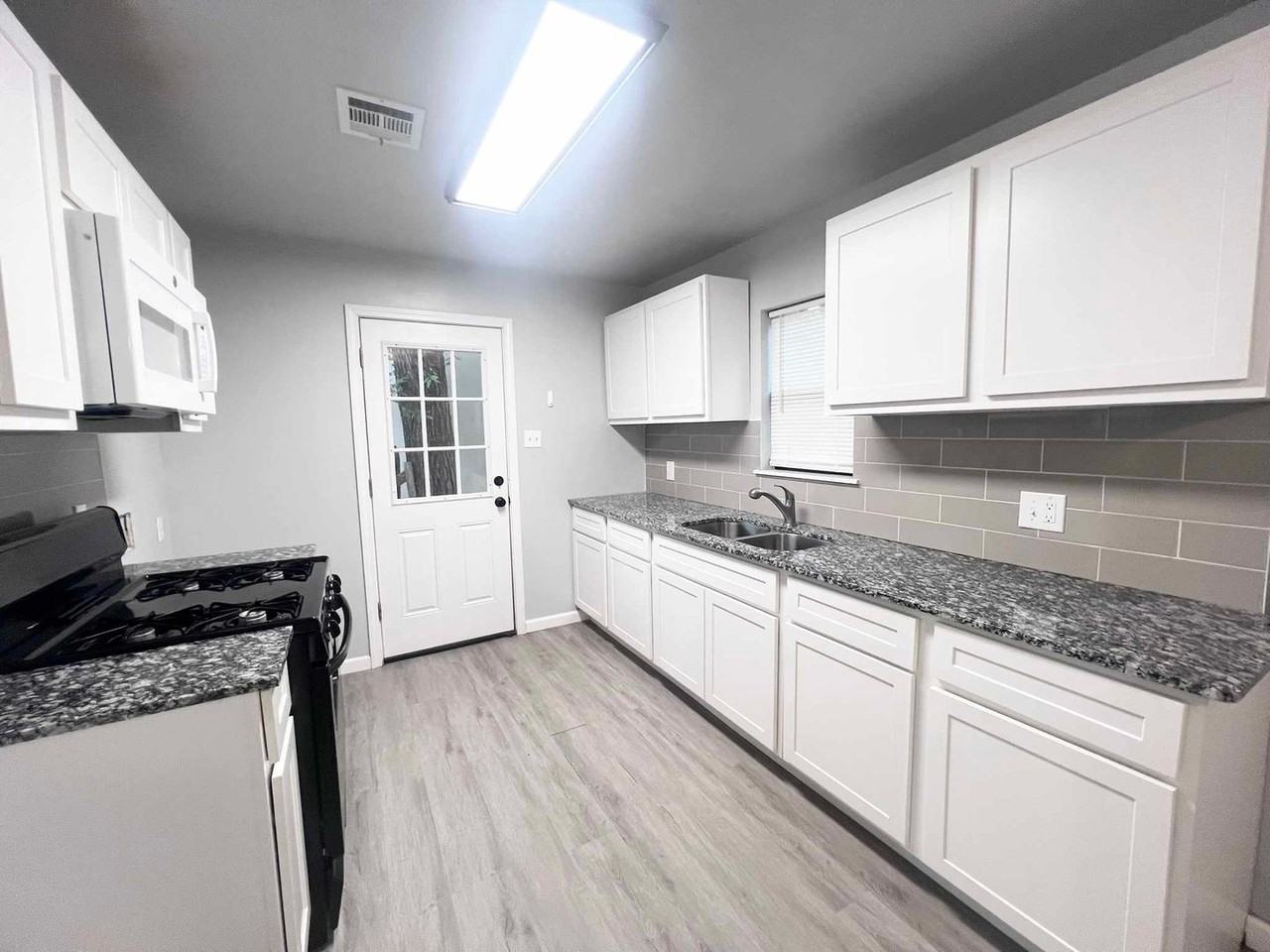 3133 Nw 32nd St - Photo 7 of 19