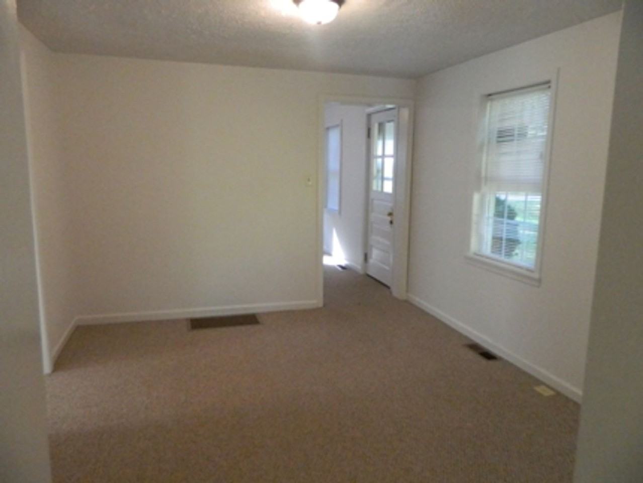 135 Irvington Springs Rd - Photo 5 of 10