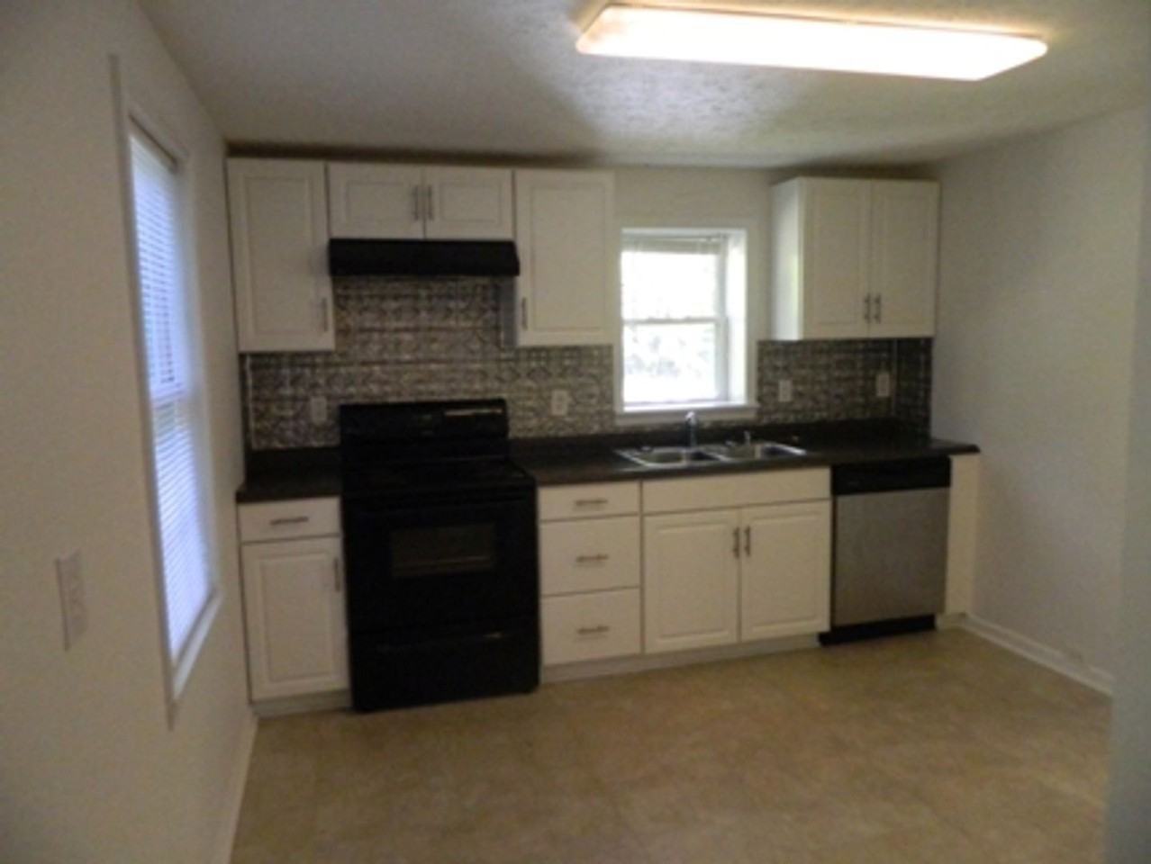 135 Irvington Springs Rd - Photo 6 of 10