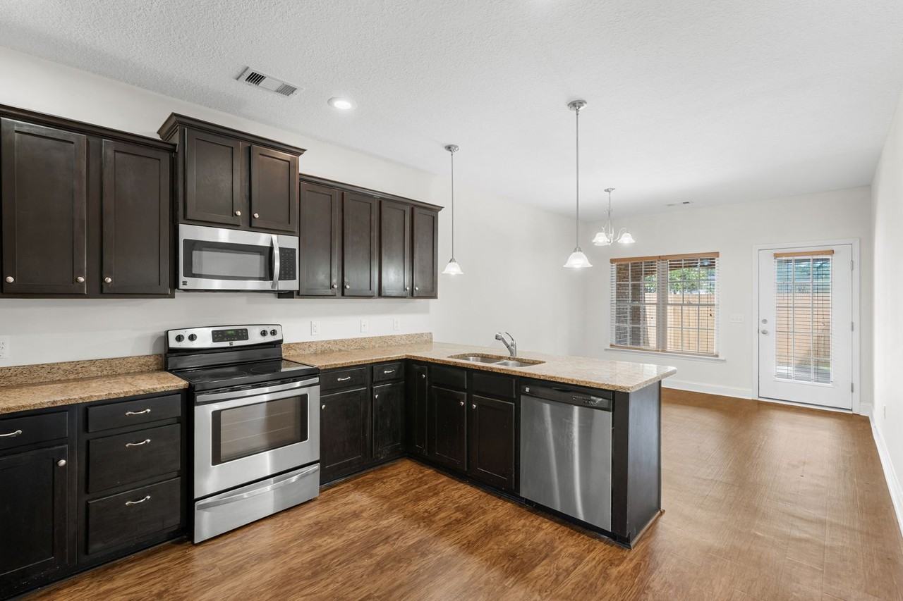 102 Ledbury Cv - Photo 7 of 26