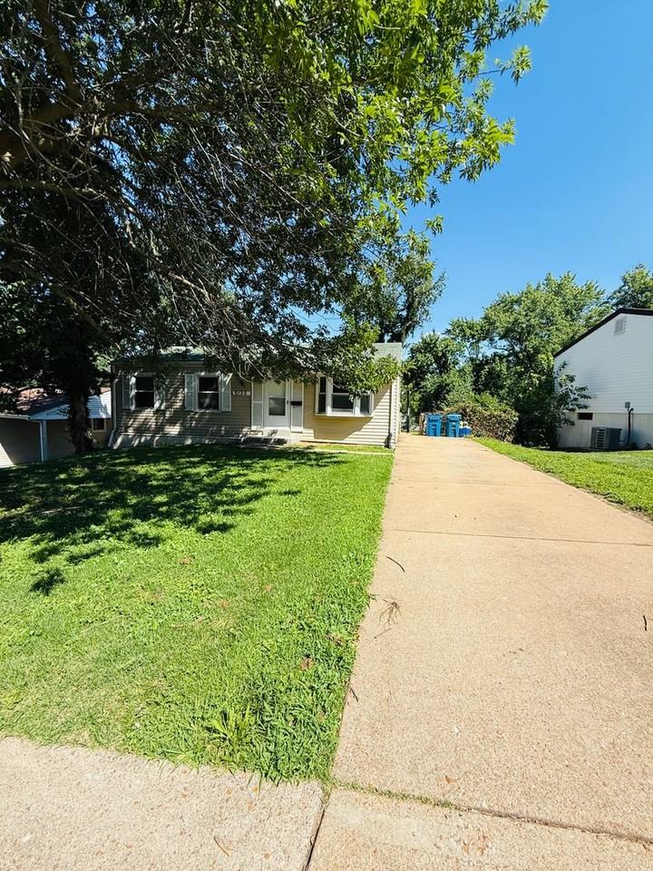 5130 Ville Maria Ln - Photo 2 of 17