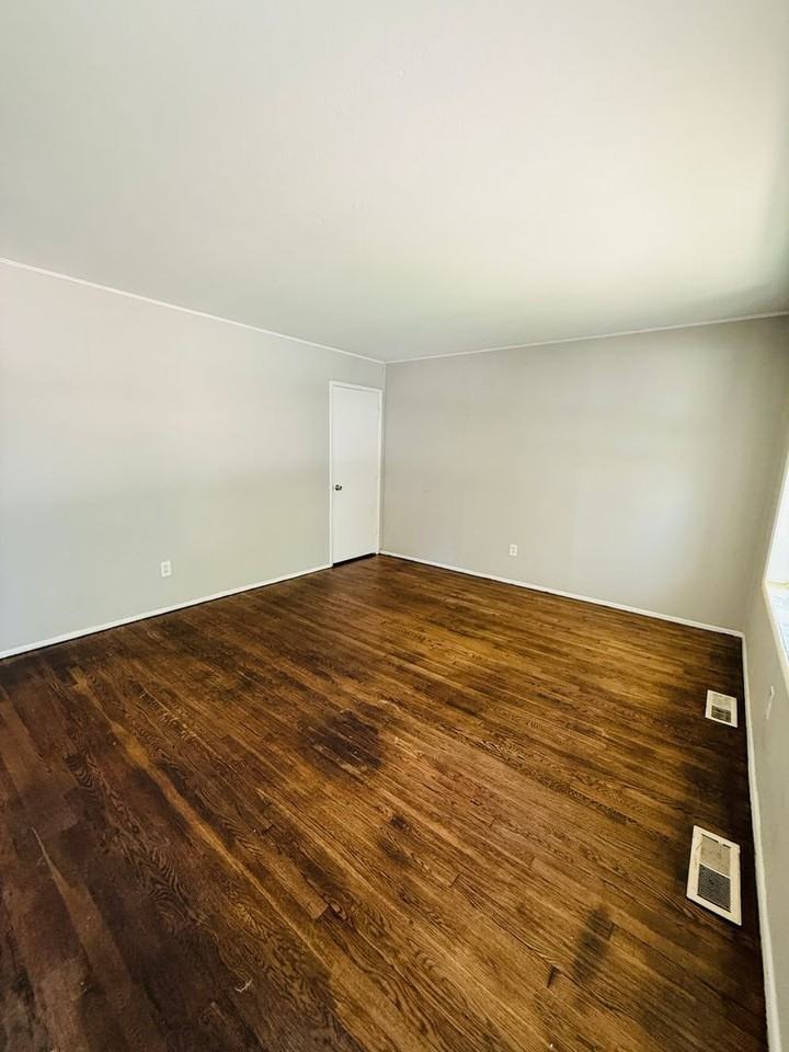5130 Ville Maria Ln - Photo 3 of 17