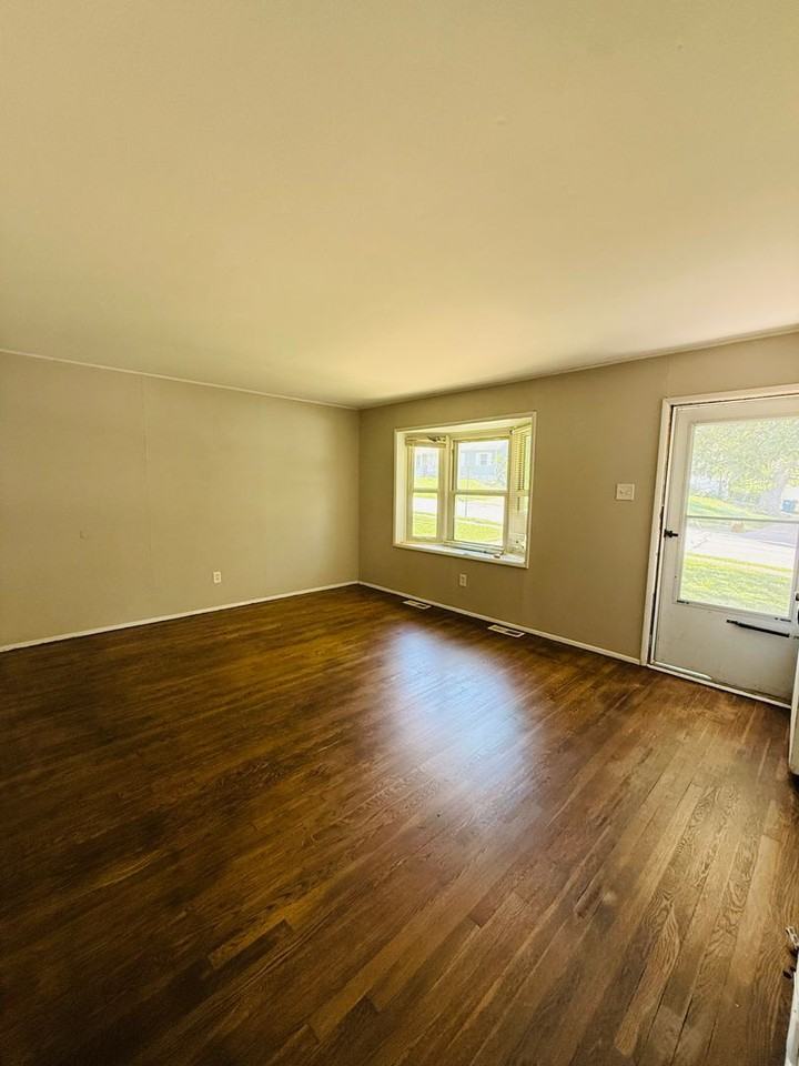 5130 Ville Maria Ln - Photo 4 of 17