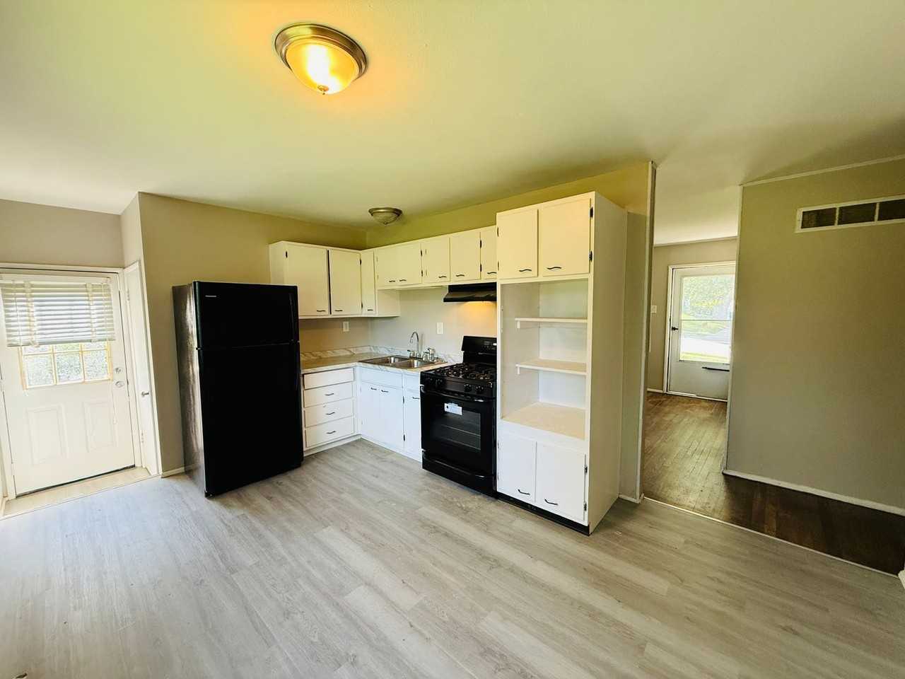 5130 Ville Maria Ln - Photo 6 of 17
