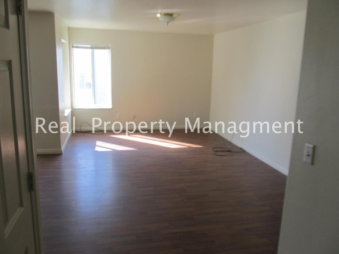 295 Willow Dr - Photo 3 of 11