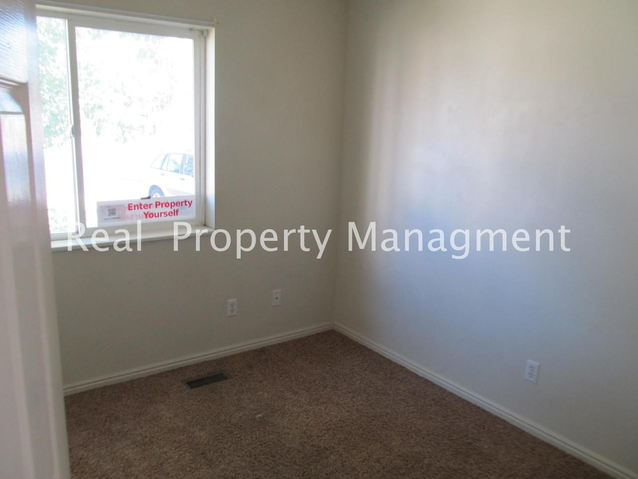 295 Willow Dr - Photo 5 of 11