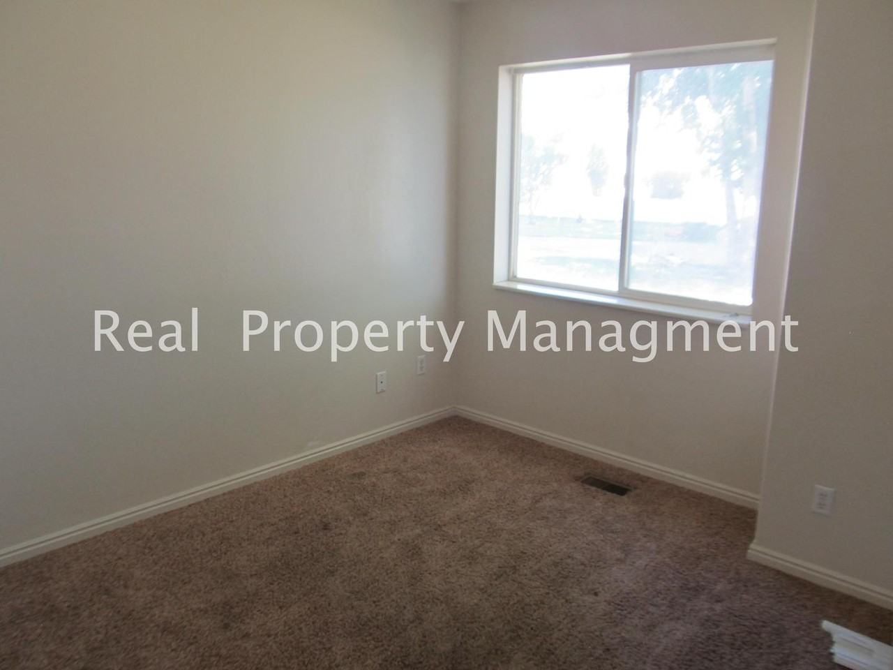 295 Willow Dr - Photo 6 of 11
