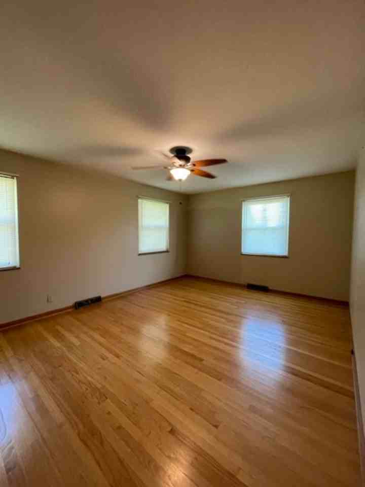 942 Margaret Dr - Photo 5 of 48