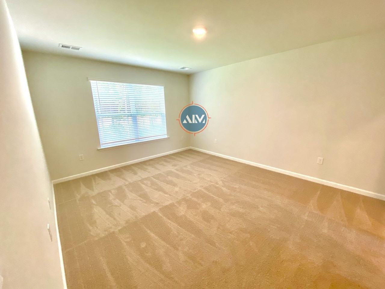 1729 Sanctum St - Photo 3 of 25